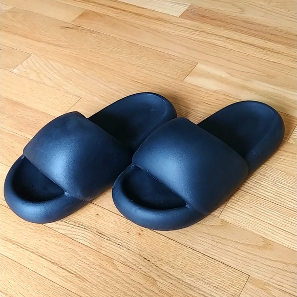 Puffy slide black, unisex size 10 like new - Picture 2 of 4